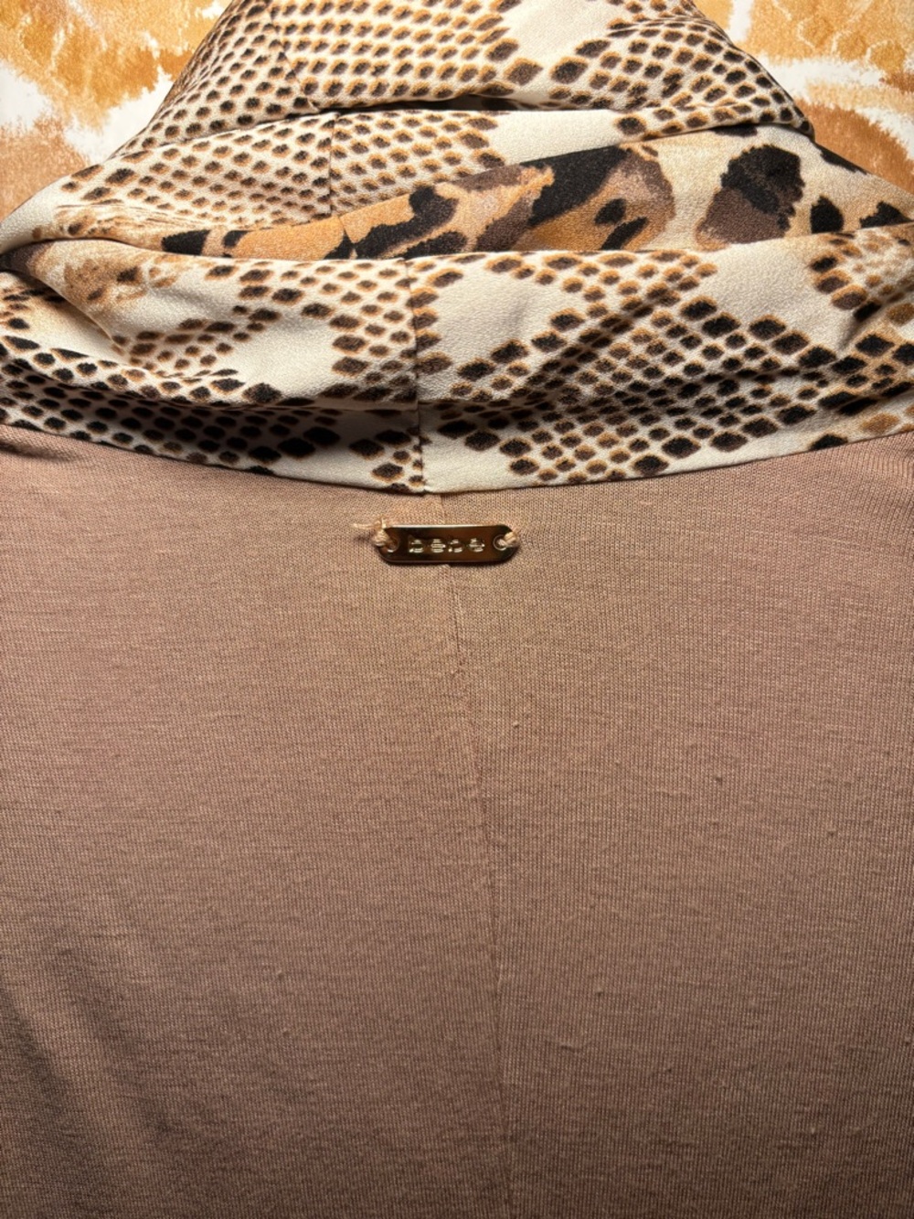 Bebe Animal Print 2 Piece Set Cowl Neck Bodysuit Jogger Pants Sexy Lounge Set XL - Picture 5 of 11